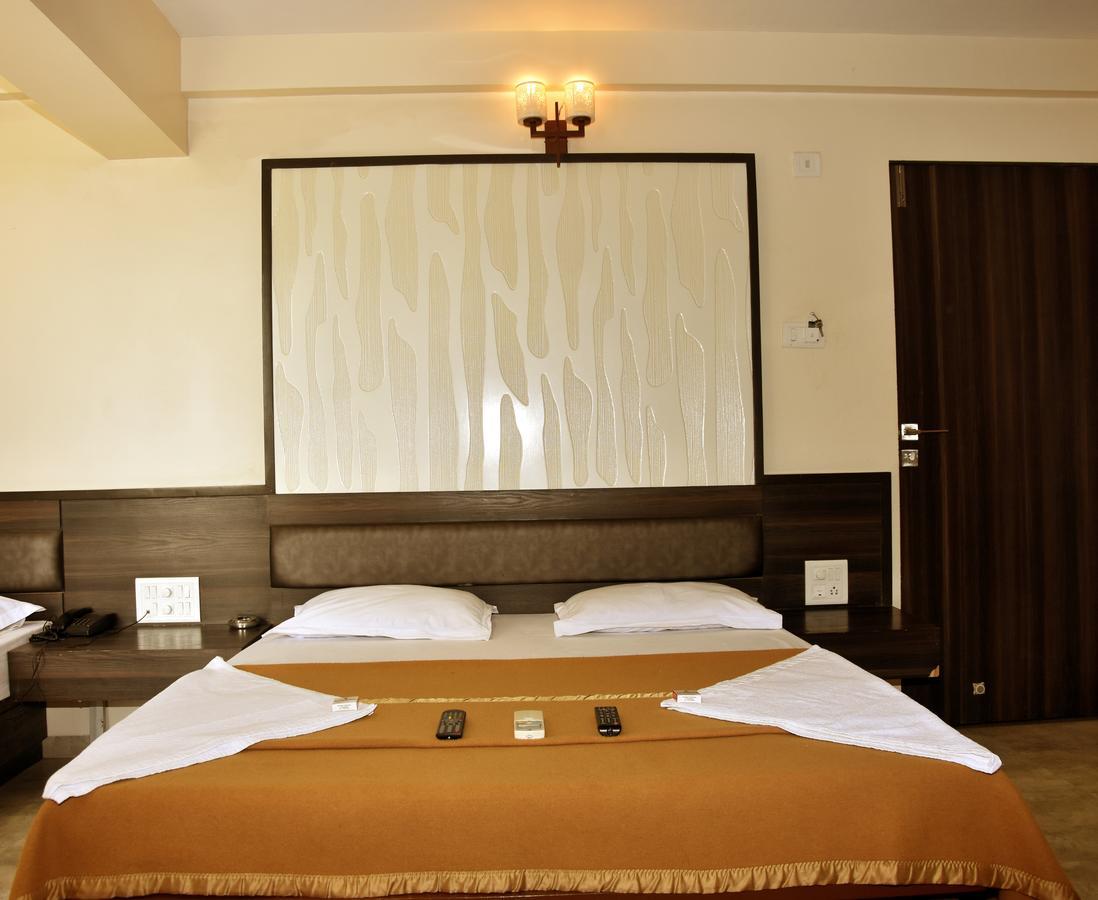 Hotel Sai Suraj Park Shirdi Dış mekan fotoğraf