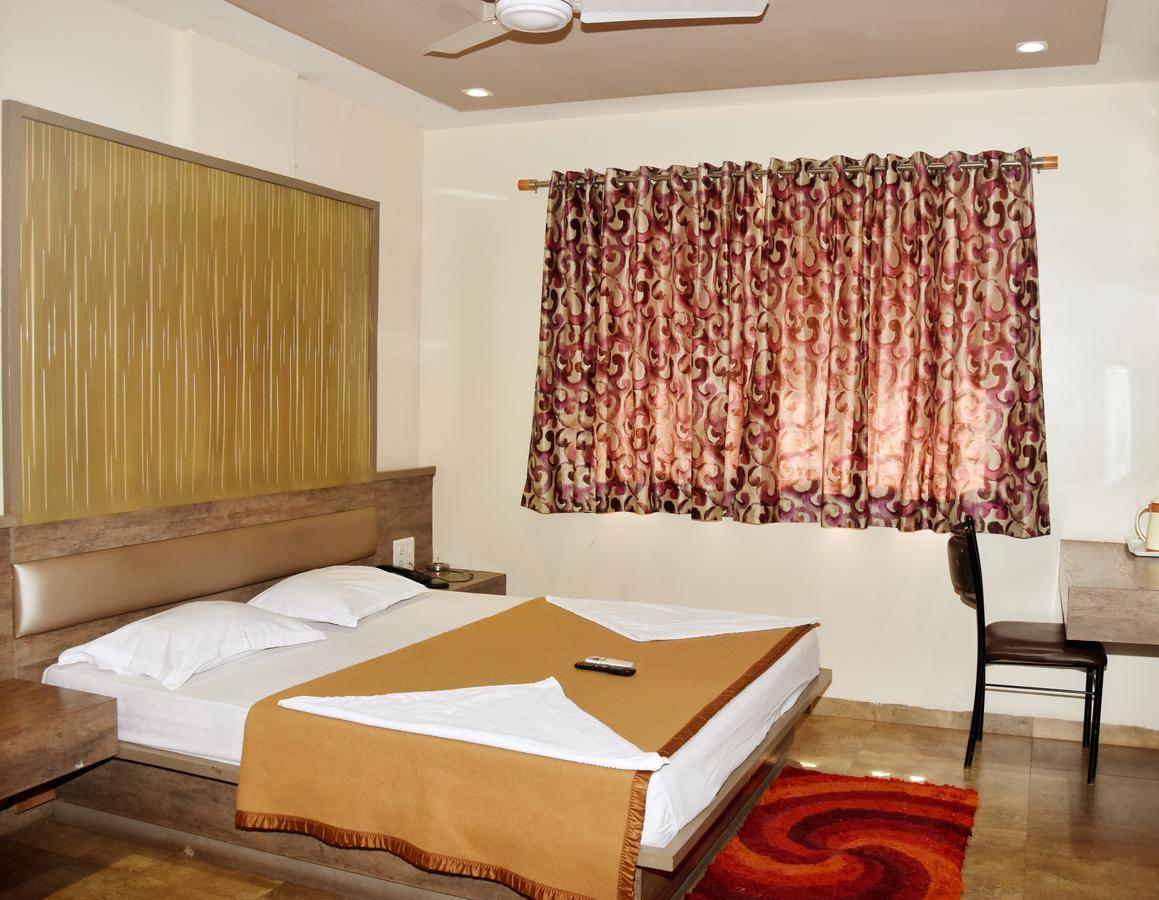 Hotel Sai Suraj Park Shirdi Dış mekan fotoğraf