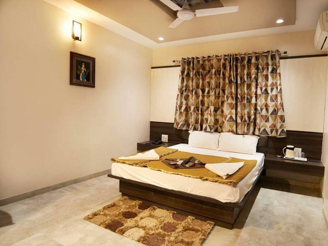 Hotel Sai Suraj Park Shirdi Dış mekan fotoğraf