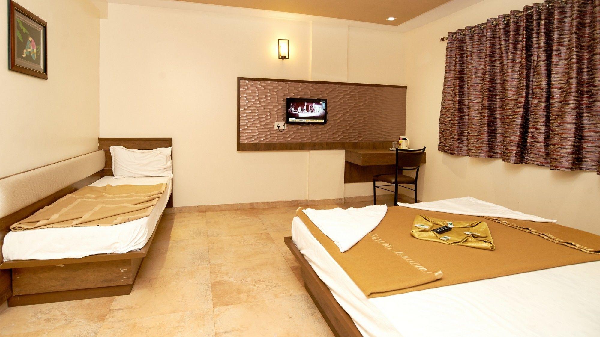 Hotel Sai Suraj Park Shirdi Dış mekan fotoğraf